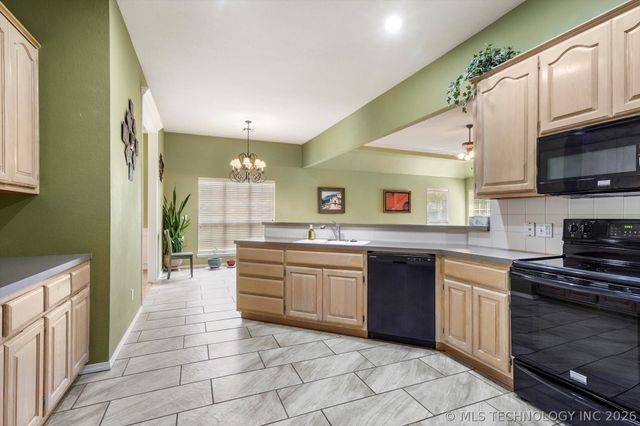 2405 S Willow Avenue, Broken Arrow, OK 74012