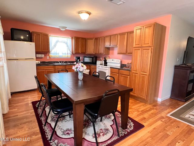 605 Victoria Street, Waveland, MS 39576