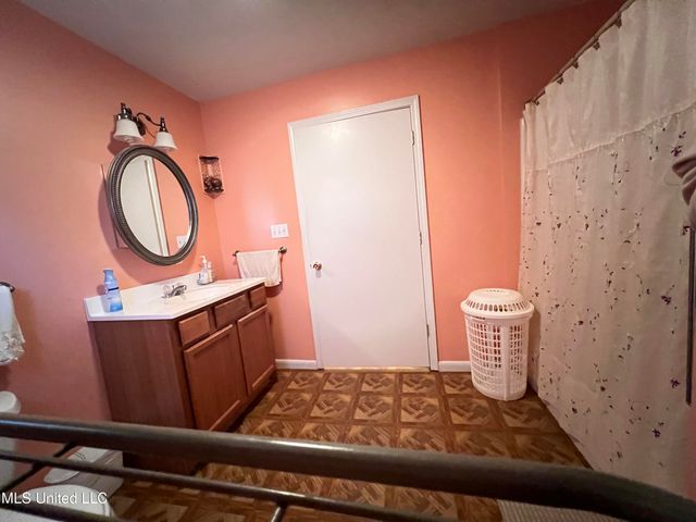 605 Victoria Street, Waveland, MS 39576