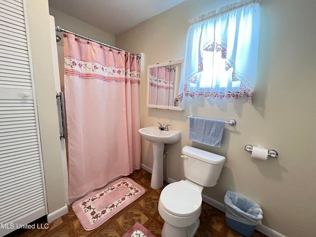 605 Victoria Street, Waveland, MS 39576