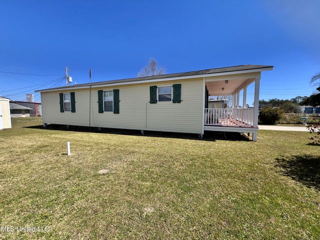 605 Victoria Street, Waveland, MS 39576