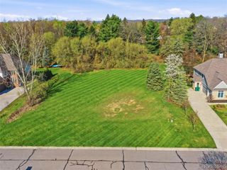 4672 Woodland Hills Drive, Rochester, MI 48306