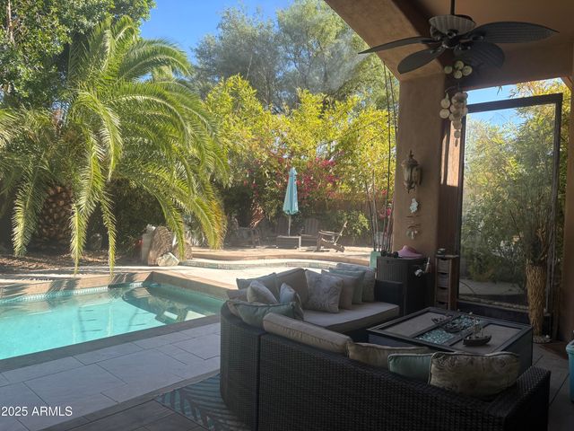 11126 E CANNON Drive, Scottsdale, AZ 85259