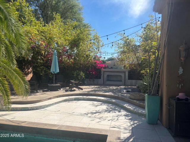 11126 E CANNON Drive, Scottsdale, AZ 85259