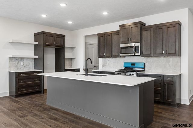 21108 Hartman Avenue, Elkhorn, NE 68022