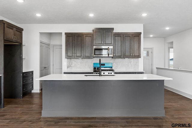 21108 Hartman Avenue, Elkhorn, NE 68022