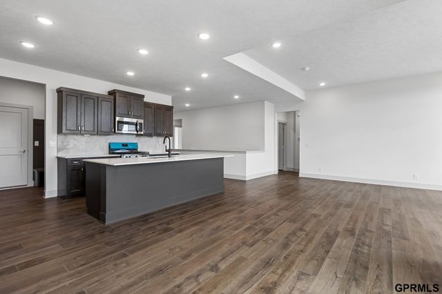 21108 Hartman Avenue, Elkhorn, NE 68022