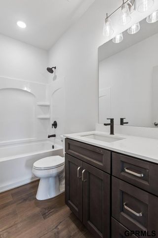 21108 Hartman Avenue, Elkhorn, NE 68022