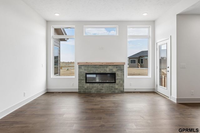 21108 Hartman Avenue, Elkhorn, NE 68022