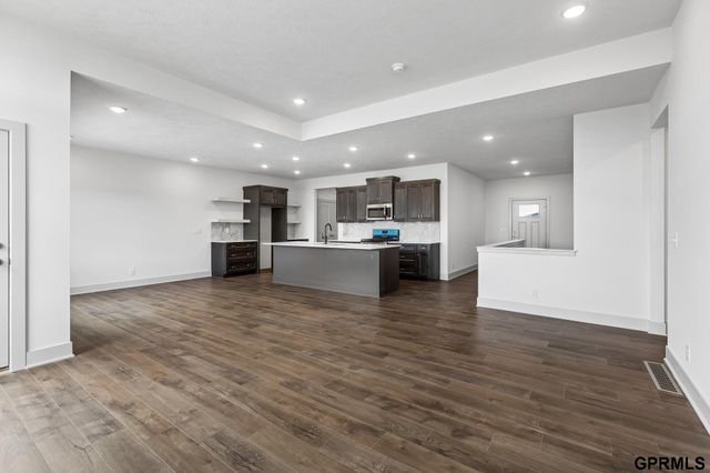 21108 Hartman Avenue, Elkhorn, NE 68022