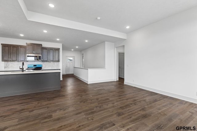 21108 Hartman Avenue, Elkhorn, NE 68022