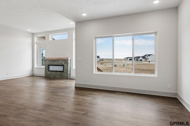 21108 Hartman Avenue, Elkhorn, NE 68022