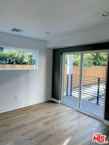 1552 Winona Boulevard, Los Angeles, CA 90027