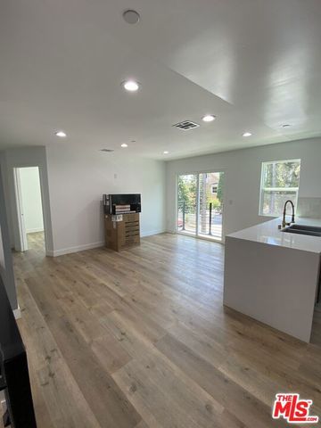 1552 Winona Boulevard, Los Angeles, CA 90027