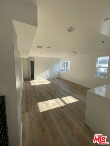 1552 Winona Boulevard, Los Angeles, CA 90027