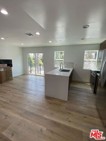 1552 Winona Boulevard, Los Angeles, CA 90027