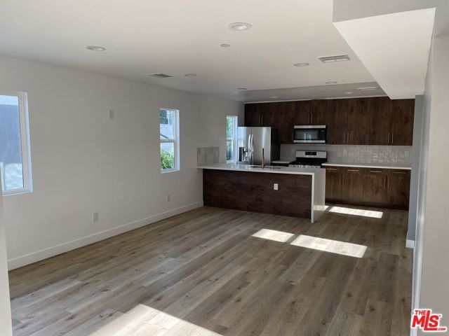 1552 Winona Boulevard, Los Angeles, CA 90027