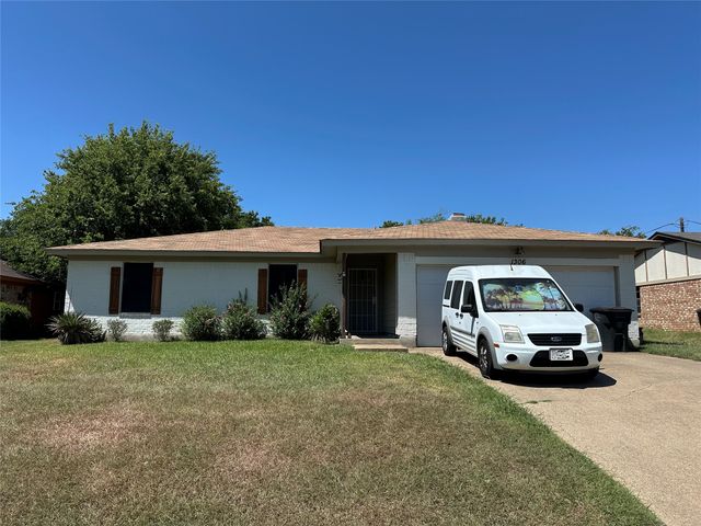 1306 Berry Drive, Cleburne, TX 76033