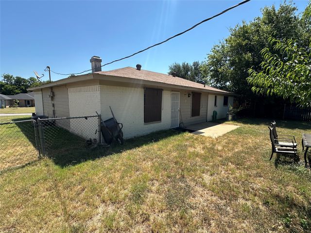 1306 Berry Drive, Cleburne, TX 76033