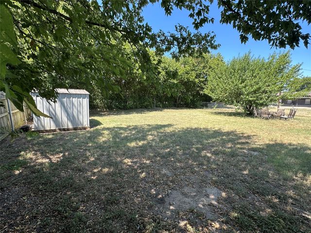 1306 Berry Drive, Cleburne, TX 76033