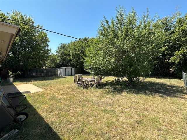 1306 Berry Drive, Cleburne, TX 76033