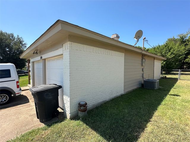 1306 Berry Drive, Cleburne, TX 76033
