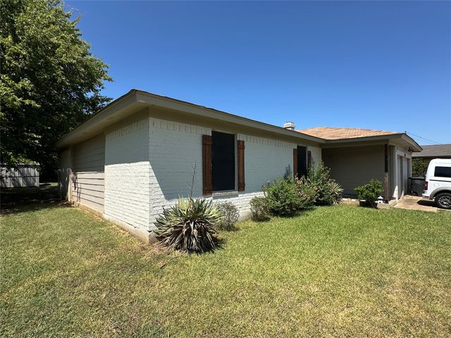 1306 Berry Drive, Cleburne, TX 76033
