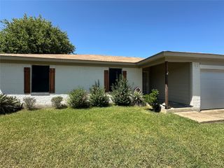 1306 Berry Drive, Cleburne, TX 76033