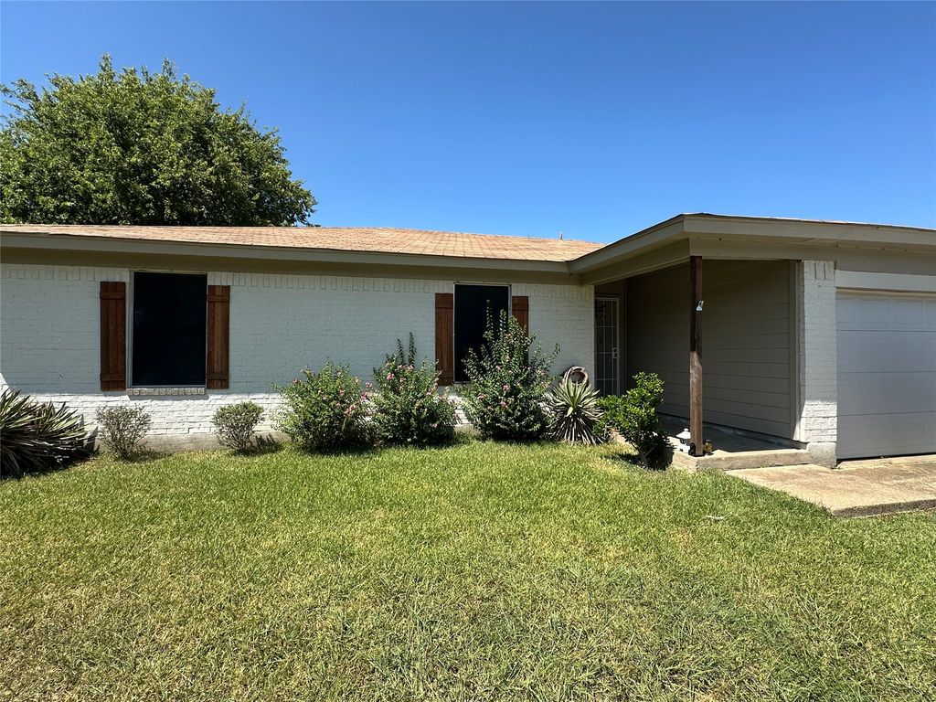 1306 Berry Drive, Cleburne, TX 76033