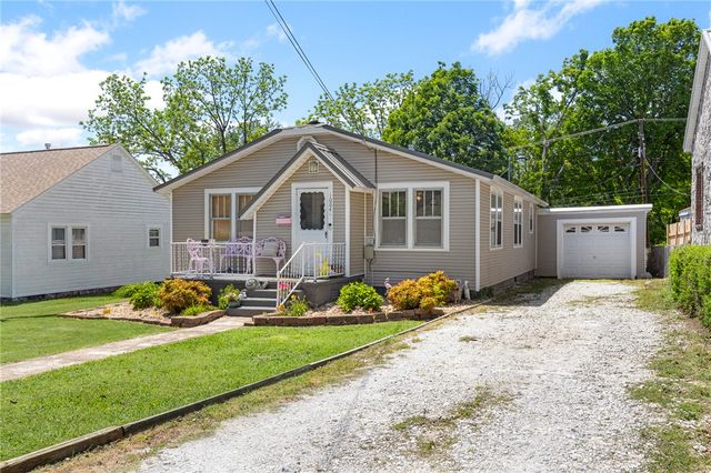 1004 N Spruce Street, Harrison, AR 72601