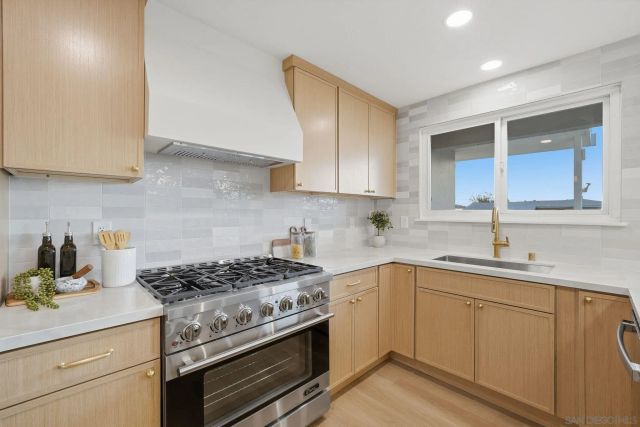 3691 Ashford St, San Diego, CA 92111