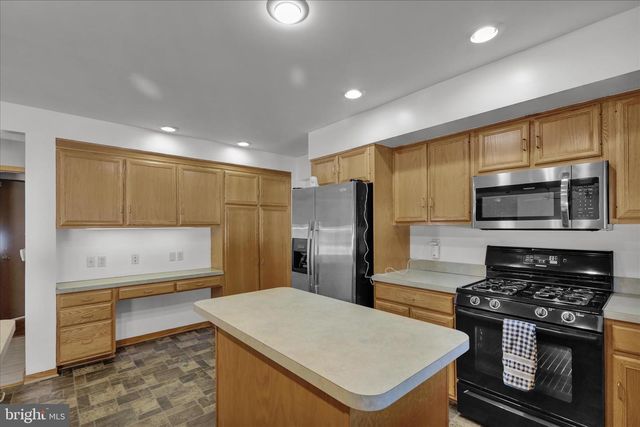 16 SCOTLAND DR, Reading, PA 19606