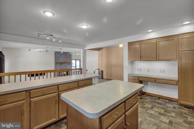 16 SCOTLAND DR, Reading, PA 19606