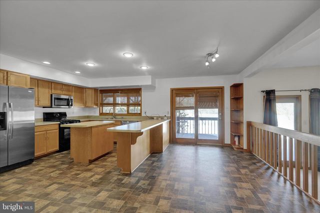 16 SCOTLAND DR, Reading, PA 19606