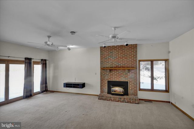 16 SCOTLAND DR, Reading, PA 19606