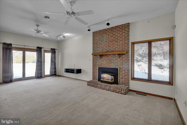 16 SCOTLAND DR, Reading, PA 19606