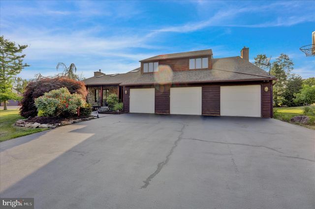 16 SCOTLAND DR, Reading, PA 19606