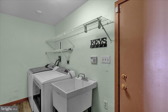 16 SCOTLAND DR, Reading, PA 19606