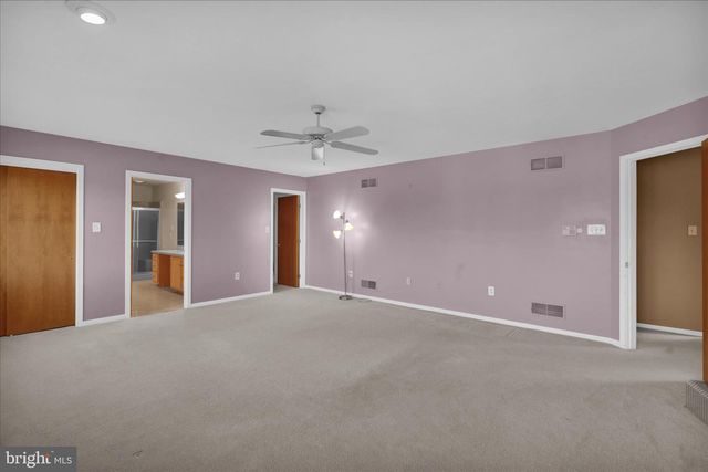 16 SCOTLAND DR, Reading, PA 19606