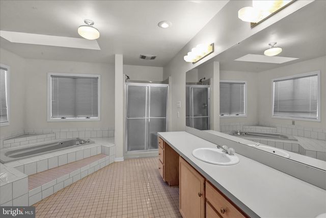 16 SCOTLAND DR, Reading, PA 19606