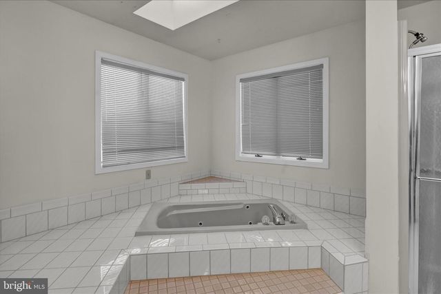 16 SCOTLAND DR, Reading, PA 19606