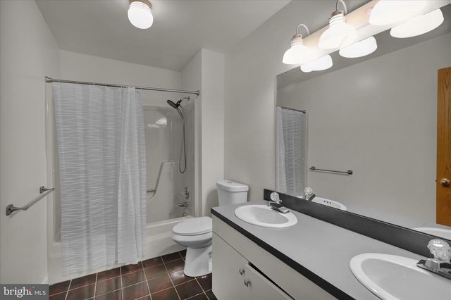 16 SCOTLAND DR, Reading, PA 19606