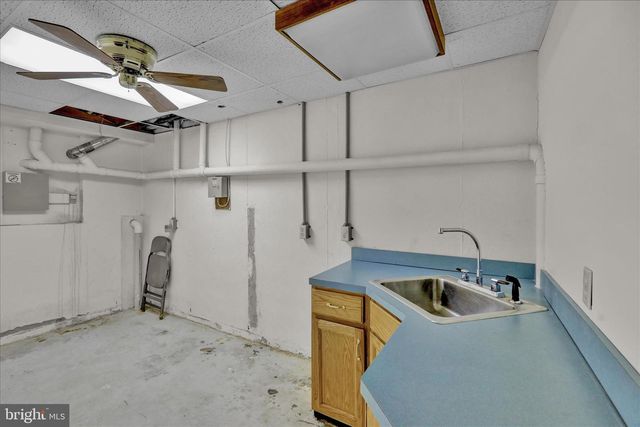 16 SCOTLAND DR, Reading, PA 19606