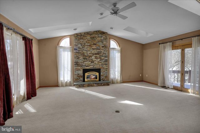 16 SCOTLAND DR, Reading, PA 19606