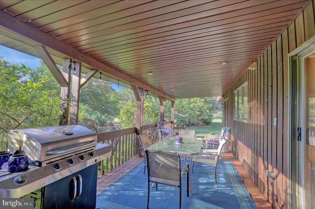 16 SCOTLAND DR, Reading, PA 19606