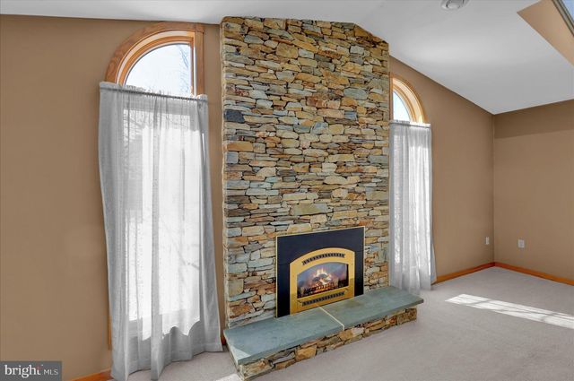 16 SCOTLAND DR, Reading, PA 19606