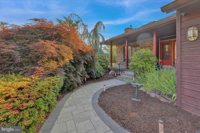 16 SCOTLAND DR, Reading, PA 19606