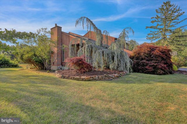 16 SCOTLAND DR, Reading, PA 19606