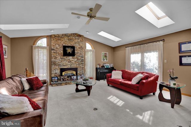 16 SCOTLAND DR, Reading, PA 19606