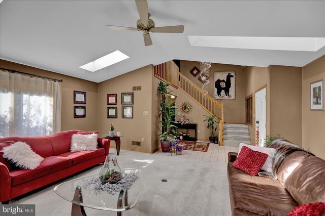 16 SCOTLAND DR, Reading, PA 19606